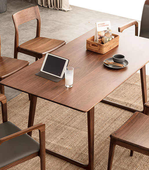 SS5164 Saint Reese Dining Table